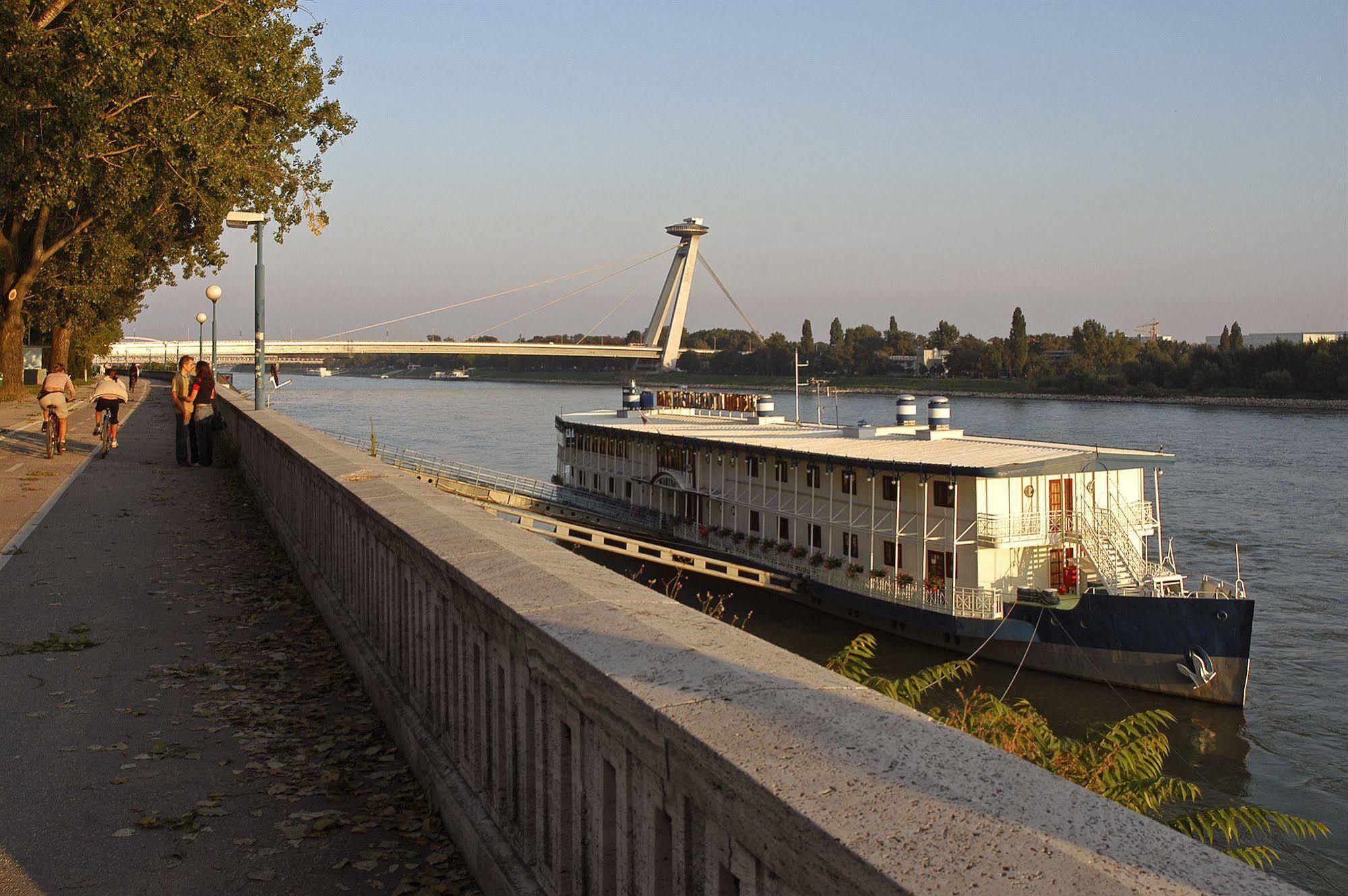 Botel Marina Bratysława Zewnętrze zdjęcie
