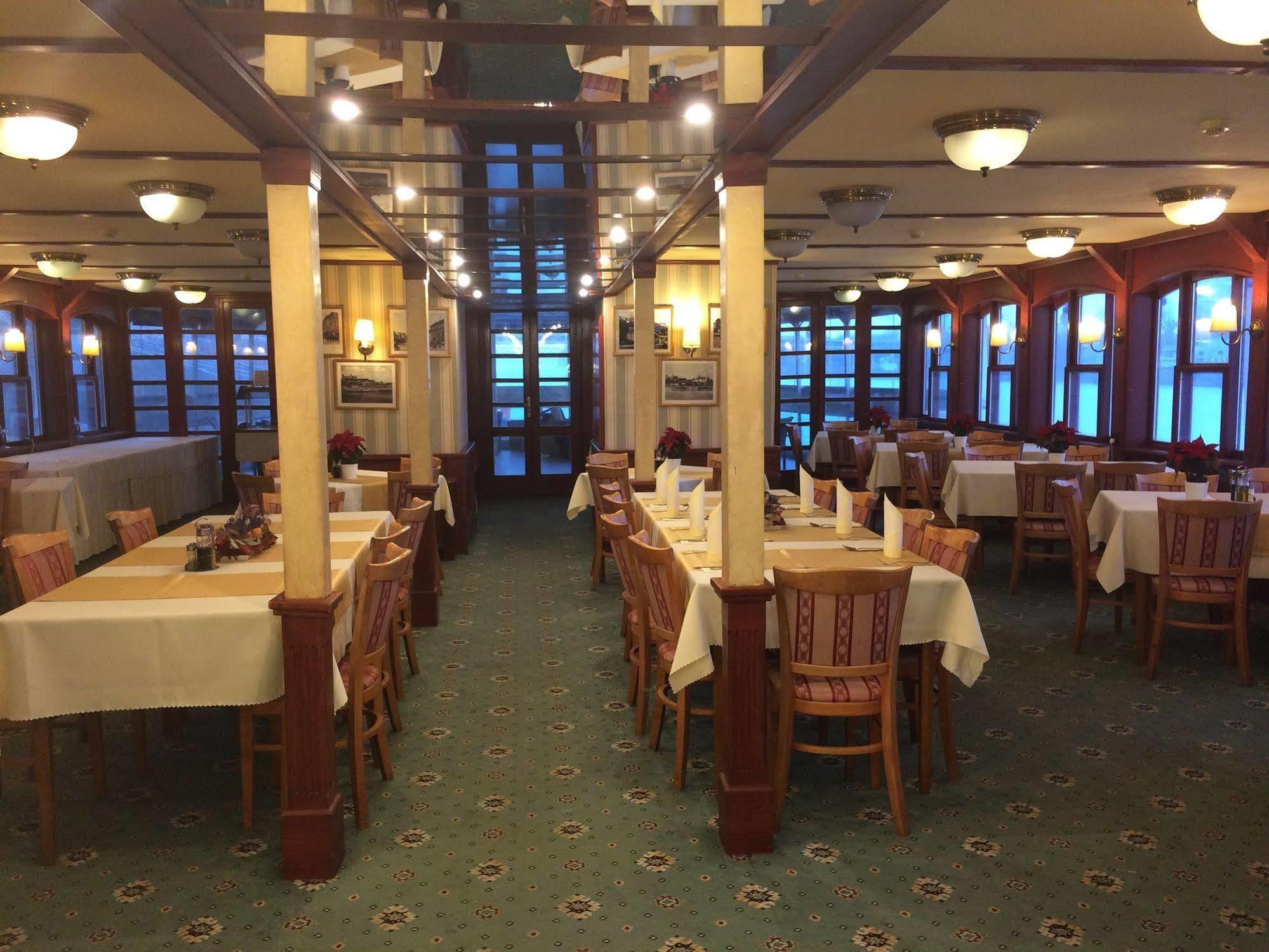 Botel Marina Bratysława Zewnętrze zdjęcie
