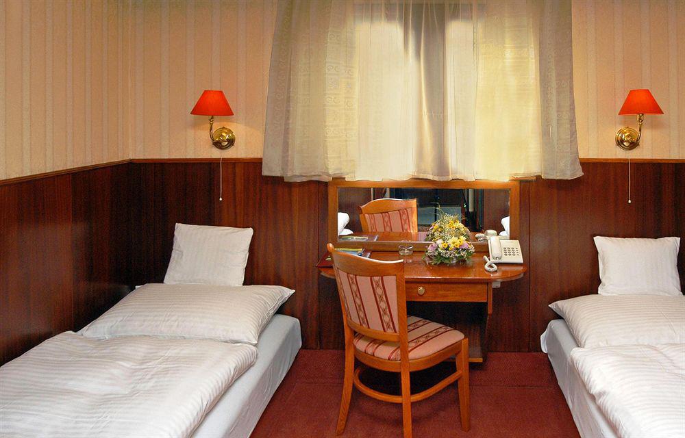 Botel Marina Bratysława Zewnętrze zdjęcie